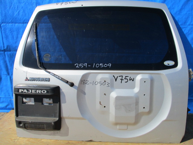 Used Mitsubishi Pajero BOOT LID MECHANISM AND LATCH 